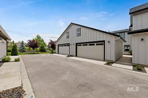 Exterior - 142 N Edgewood Ln, Eagle, ID 83616 photo 5 of 5