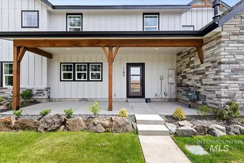 Exterior - 142 N Edgewood Ln, Eagle, ID 83616 photo 1 of 5