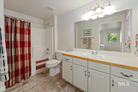 Bath - 701 N Eagle Rd, Eagle, ID 83616 photo 3 of 3