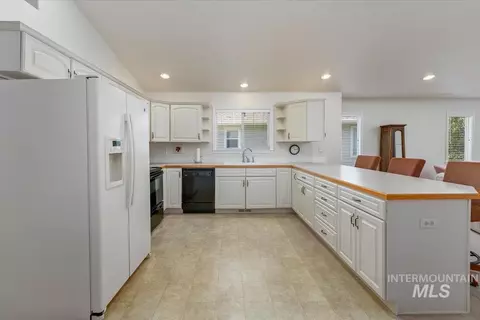 Kitchen - 701 N Eagle Rd, Eagle, ID 83616 photo 2 of 3