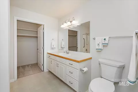 Bath - 701 N Eagle Rd, Eagle, ID 83616 photo 2 of 3