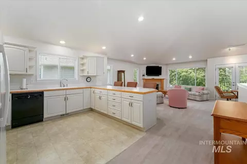 Kitchen - 701 N Eagle Rd, Eagle, ID 83616 photo 3 of 3