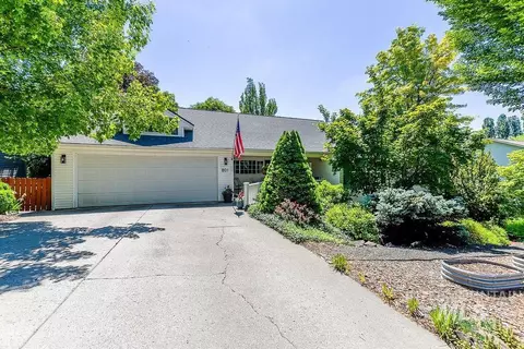 801 Conestoga Dr, Moscow, ID 83843