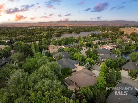 View/Area - 422 E Lake Briar Ln, Eagle, ID 83616 photo 2 of 3