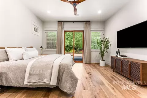 Bedroom - 422 E Lake Briar Ln, Eagle, ID 83616 photo 1 of 4