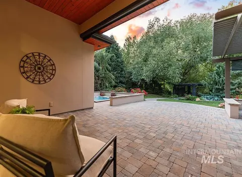 Exterior - 422 E Lake Briar Ln, Eagle, ID 83616 photo 3 of 9