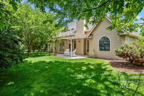 Exterior - 576 E Riverchase Way, Eagle, ID 83616 photo 3 of 7