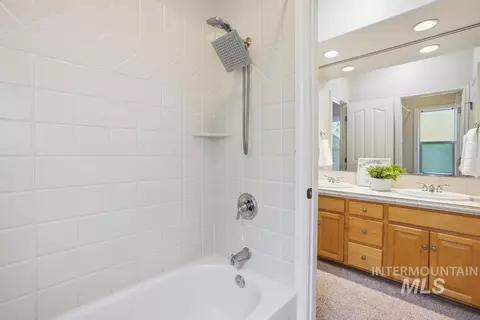 Bath - 576 E Riverchase Way, Eagle, ID 83616 photo 7 of 8