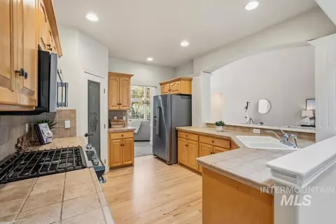 Kitchen - 576 E Riverchase Way, Eagle, ID 83616 photo 1 of 3