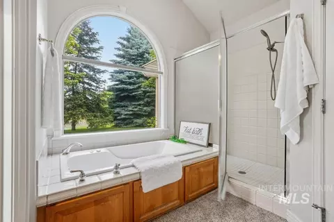 Bath - 576 E Riverchase Way, Eagle, ID 83616 photo 3 of 8