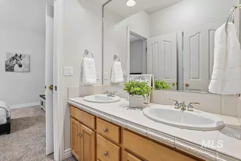 Bath - 576 E Riverchase Way, Eagle, ID 83616 photo 6 of 8