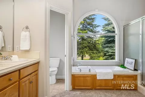 Bath - 576 E Riverchase Way, Eagle, ID 83616 photo 1 of 8