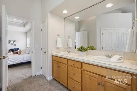 Bath - 576 E Riverchase Way, Eagle, ID 83616 photo 2 of 8