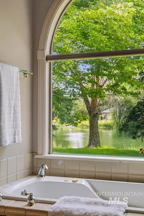 Bath - 576 E Riverchase Way, Eagle, ID 83616 photo 5 of 8