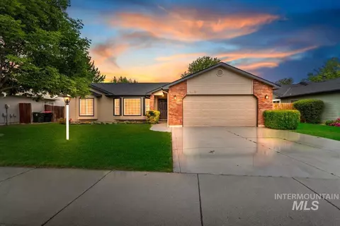 1950 E Challis Dr, Meridian, ID 83646