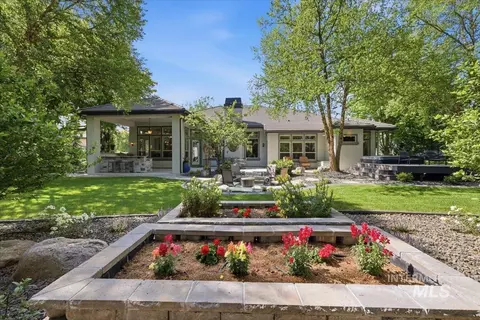 Exterior - 810 W Sherason Dr, Eagle, ID 83616 photo 9 of 12