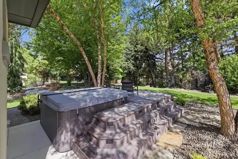 Exterior - 810 W Sherason Dr, Eagle, ID 83616 photo 12 of 12