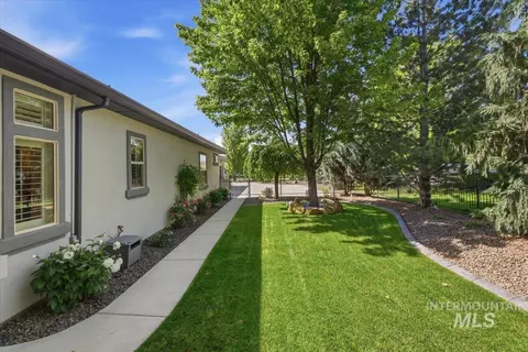 Exterior - 810 W Sherason Dr, Eagle, ID 83616 photo 11 of 12