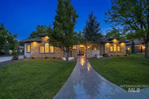 810 W Sherason Dr, Eagle, ID 83616