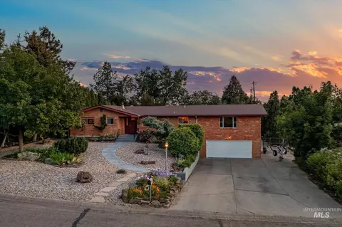2745 E Starlington Dr, Boise, ID 83712