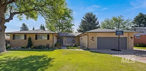 1196 Juniper St N, Twin Falls, ID 83301