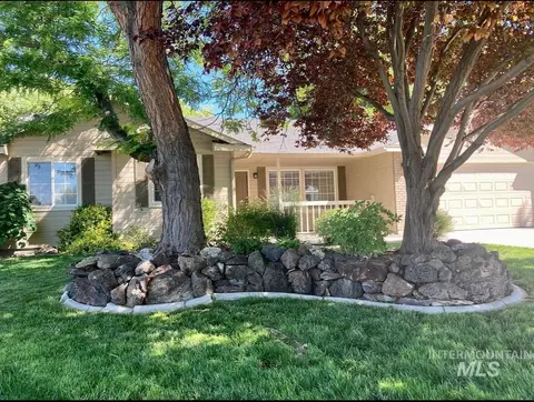 617 Spruce Creek Dr, Nampa, ID 83686