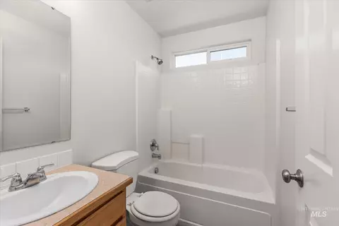 Bath - 3907 N Abbott St, Caldwell, ID 83607 photo 2 of 2