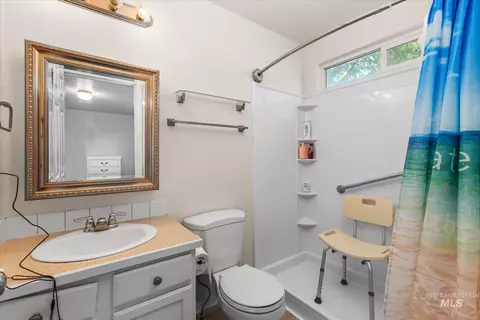 Bath - 3907 N Abbott St, Caldwell, ID 83607 photo 1 of 2