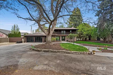 4708 W Hillcrest View Dr, Boise, ID 83705