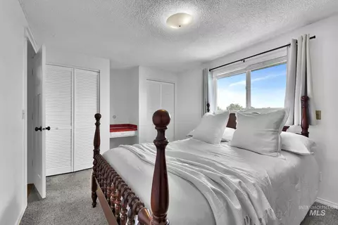 Bedroom - 315 E Pat Ln, Caldwell, ID 83607 photo 4 of 8