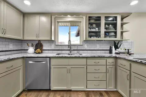 Kitchen - 315 E Pat Ln, Caldwell, ID 83607 photo 5 of 6
