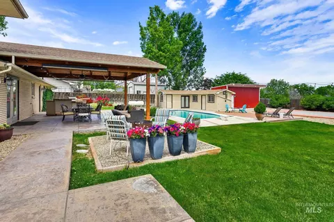 Exterior - 315 E Pat Ln, Caldwell, ID 83607 photo 5 of 8