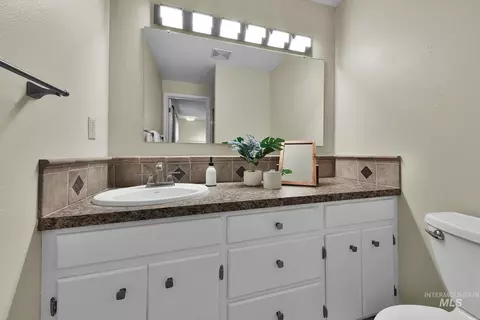 Bath - 315 E Pat Ln, Caldwell, ID 83607 photo 3 of 6