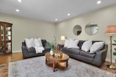 Living - 315 E Pat Ln, Caldwell, ID 83607 photo 1 of 4