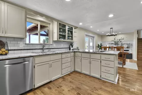 Kitchen - 315 E Pat Ln, Caldwell, ID 83607 photo 4 of 6