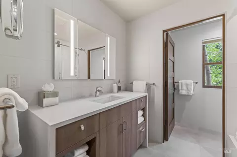 Bath - 663 Aster Ct, Mccall, ID 83638 photo 6 of 9