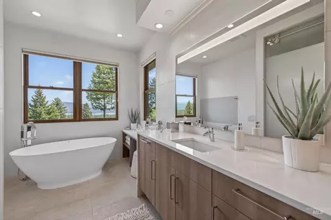 Bath - 663 Aster Ct, Mccall, ID 83638 photo 1 of 9