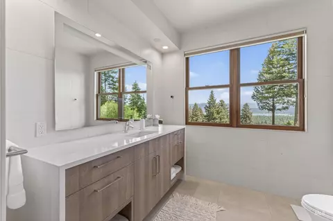 Bath - 663 Aster Ct, Mccall, ID 83638 photo 4 of 9