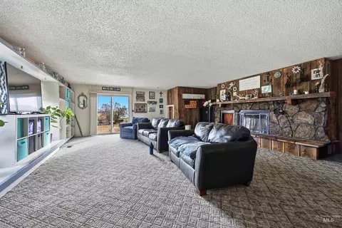 Living - 30327 Hexon Rd, Parma, ID 83660 photo 1 of 2