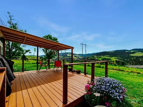 18934 Finch Ln, Lenore, ID 83541