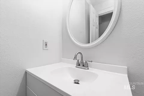 Bath - 1448 E Carter Ln, Boise, ID 83706 photo 1 of 3
