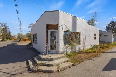 802 N N Gdn, Boise, ID 83706