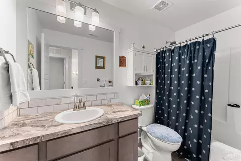 Bath - 5716 W Stadium Ln, Eagle, ID 83616 photo 2 of 2