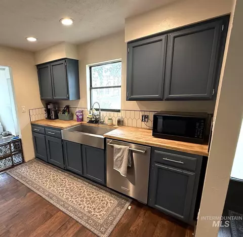 Kitchen - 421 Randolph, Melba, ID 83641 photo 2 of 2