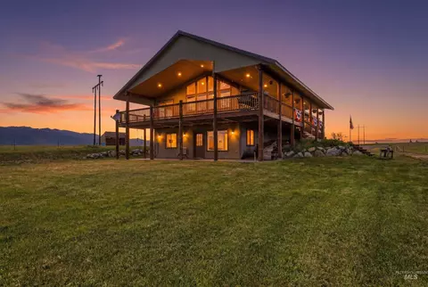 136 Goslin Lp, Cascade, ID 83611