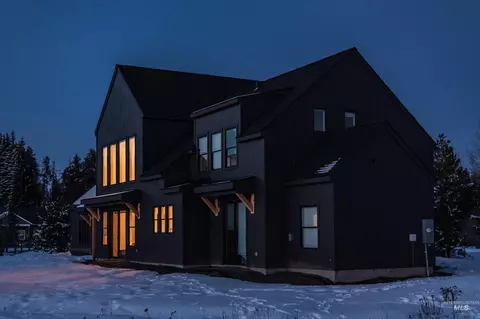 1047 Kaitlyn Loop, Mccall, ID 83638