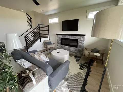 Living - 12 North Crk, Cascade, ID 83611 photo 2 of 4