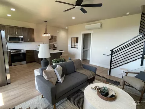 Living - 12 North Crk, Cascade, ID 83611 photo 3 of 4