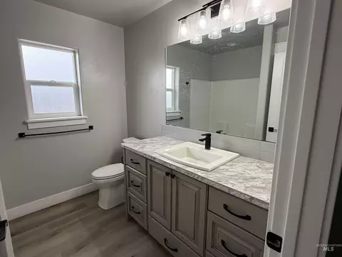 Bath - 821 Jack Ave, Jerome, ID 83338 photo 3 of 4