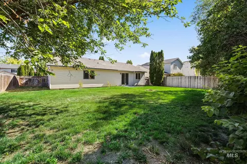 934 W Mulberry Loop, Nampa, ID 83686